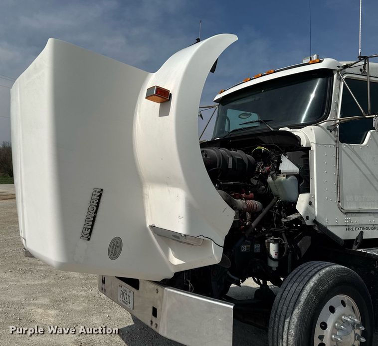 image for item DV2515 2009 Kenworth T800 semi truck