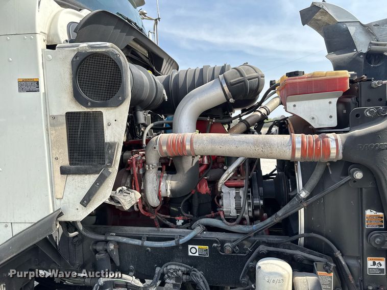 image for item DV2515 2009 Kenworth T800 semi truck