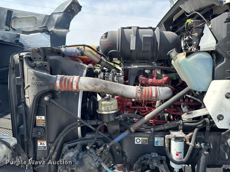 image for item DV2515 2009 Kenworth T800 semi truck