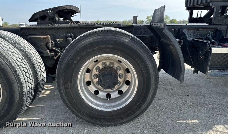 image for item DV2515 2009 Kenworth T800 semi truck