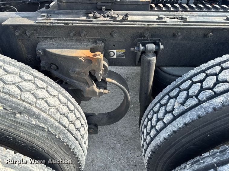 image for item DV2515 2009 Kenworth T800 semi truck