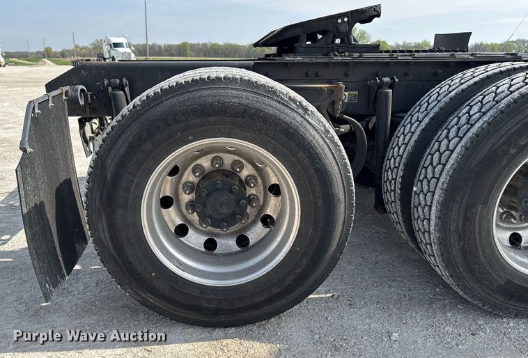 image for item DV2515 2009 Kenworth T800 semi truck