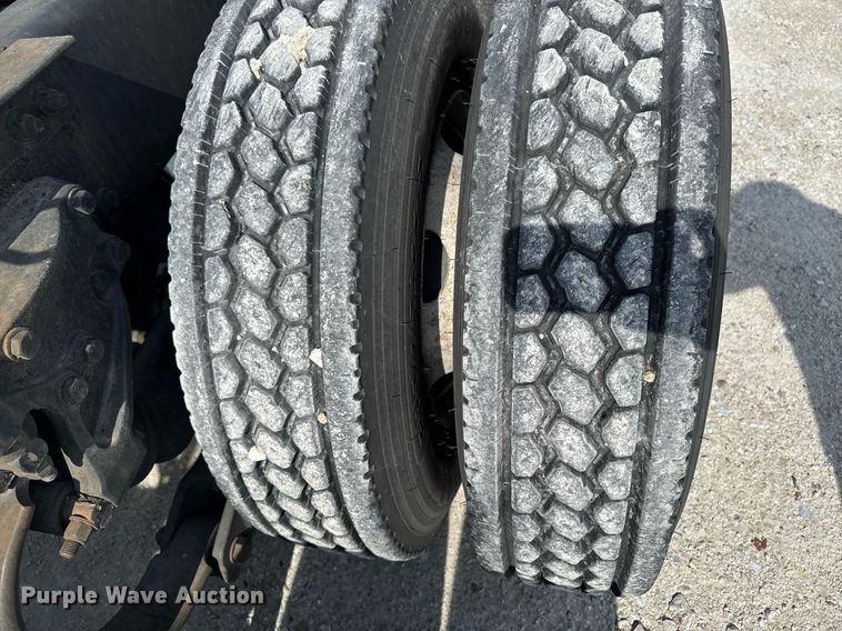 image for item DV2515 2009 Kenworth T800 semi truck