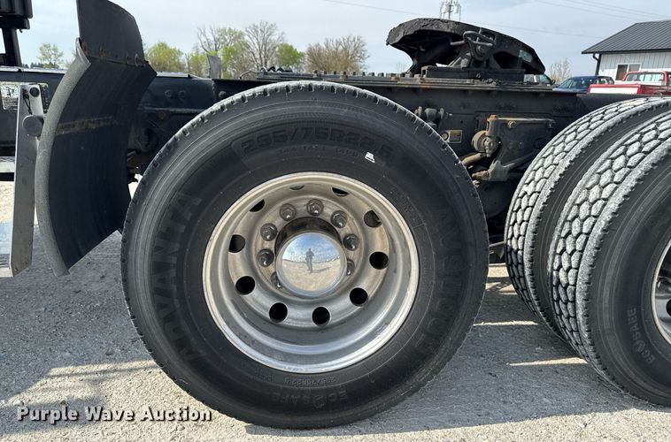 image for item DV2515 2009 Kenworth T800 semi truck