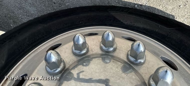 image for item DV2515 2009 Kenworth T800 semi truck