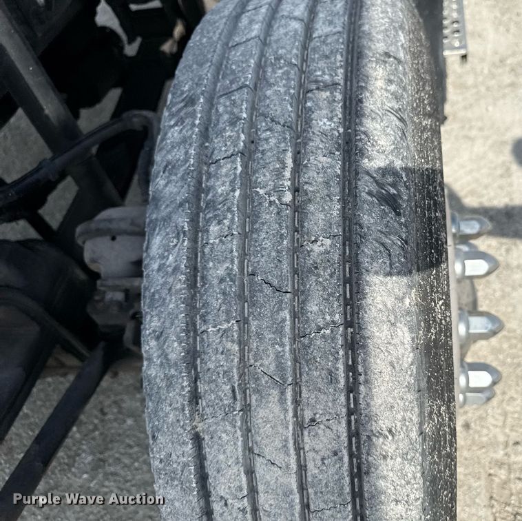 image for item DV2515 2009 Kenworth T800 semi truck