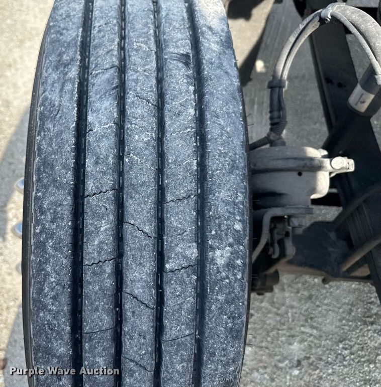 image for item DV2515 2009 Kenworth T800 semi truck