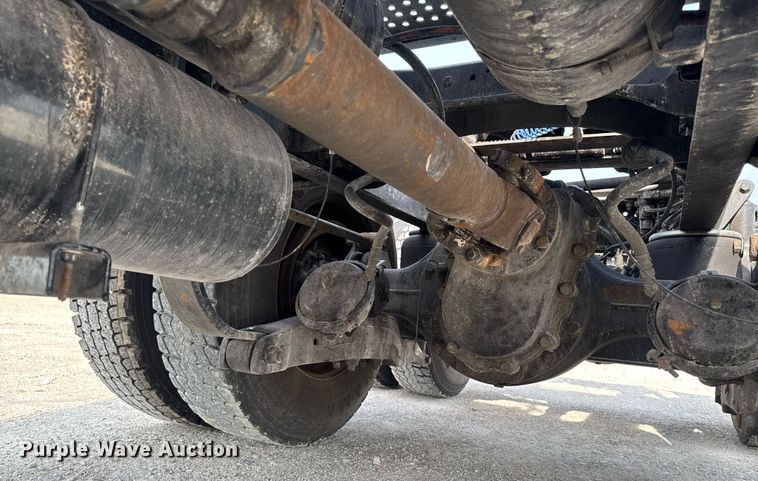 image for item DV2516 2009 Kenworth T800 semi truck