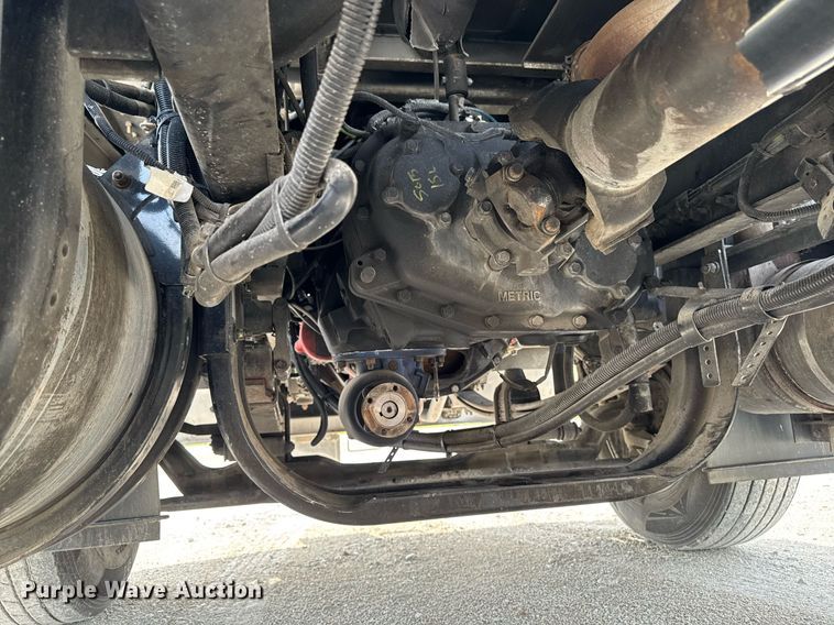 image for item DV2516 2009 Kenworth T800 semi truck