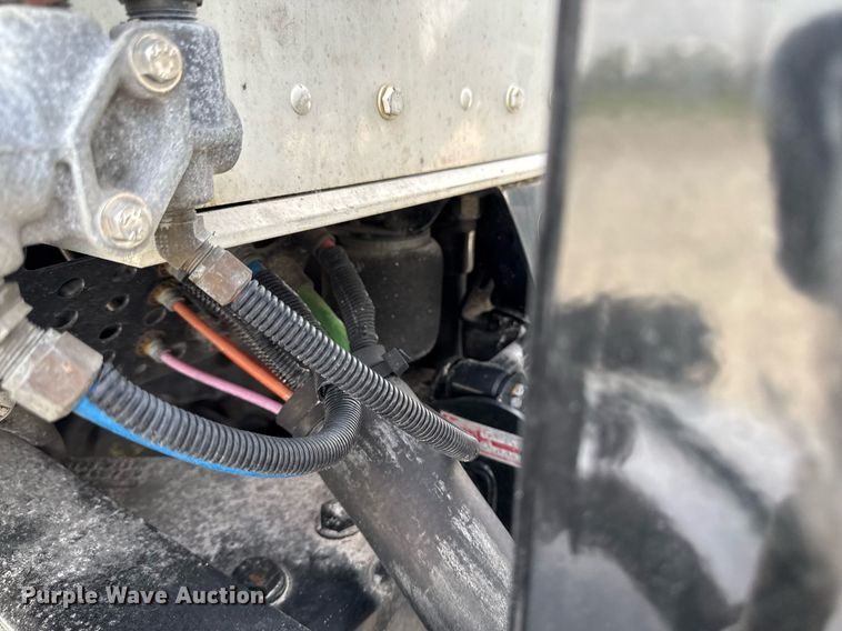 image for item DV2516 2009 Kenworth T800 semi truck