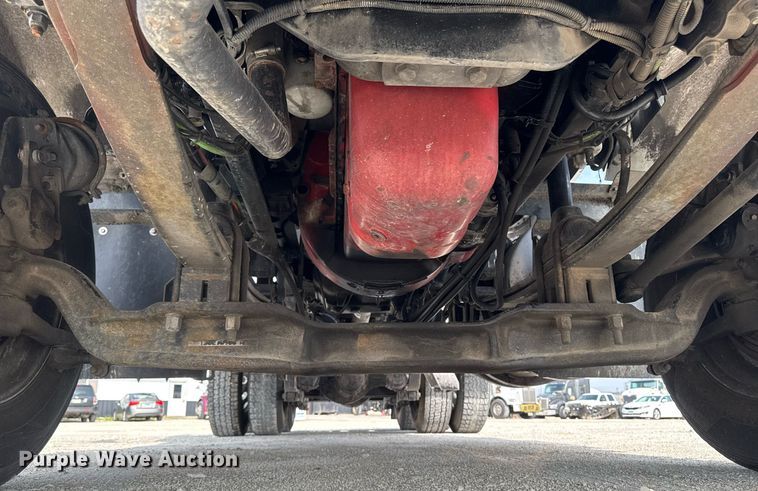 image for item DV2516 2009 Kenworth T800 semi truck