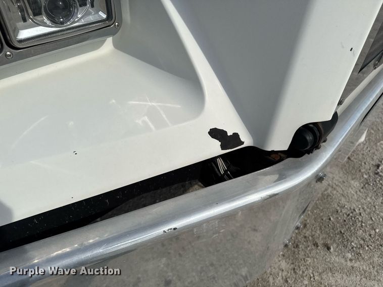 image for item DV2516 2009 Kenworth T800 semi truck