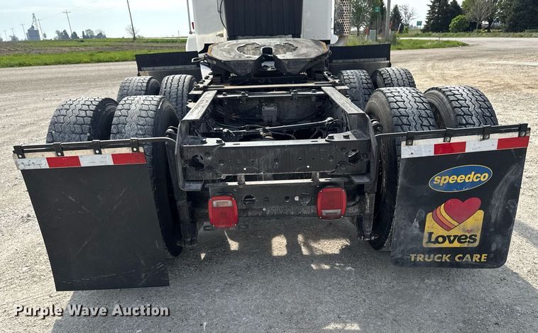 image for item DV2516 2009 Kenworth T800 semi truck