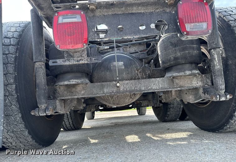 image for item DV2516 2009 Kenworth T800 semi truck