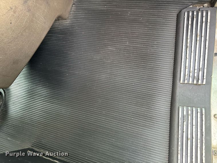 image for item DV2516 2009 Kenworth T800 semi truck