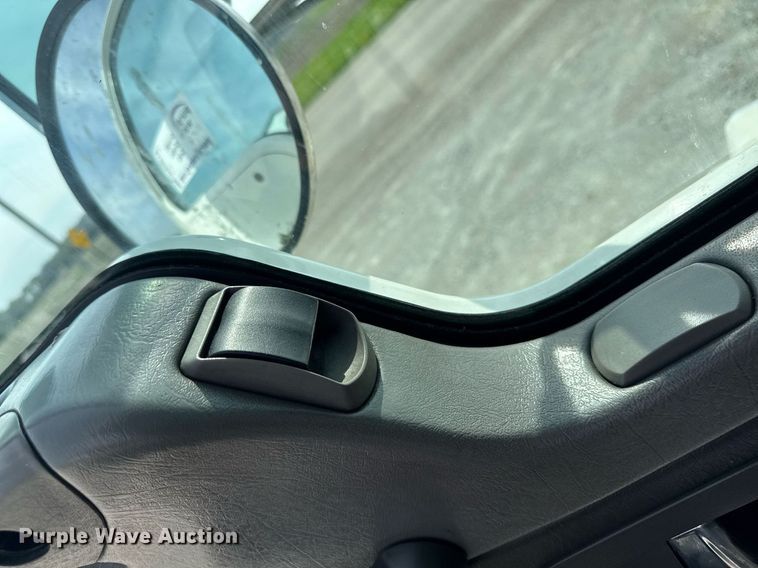 image for item DV2516 2009 Kenworth T800 semi truck