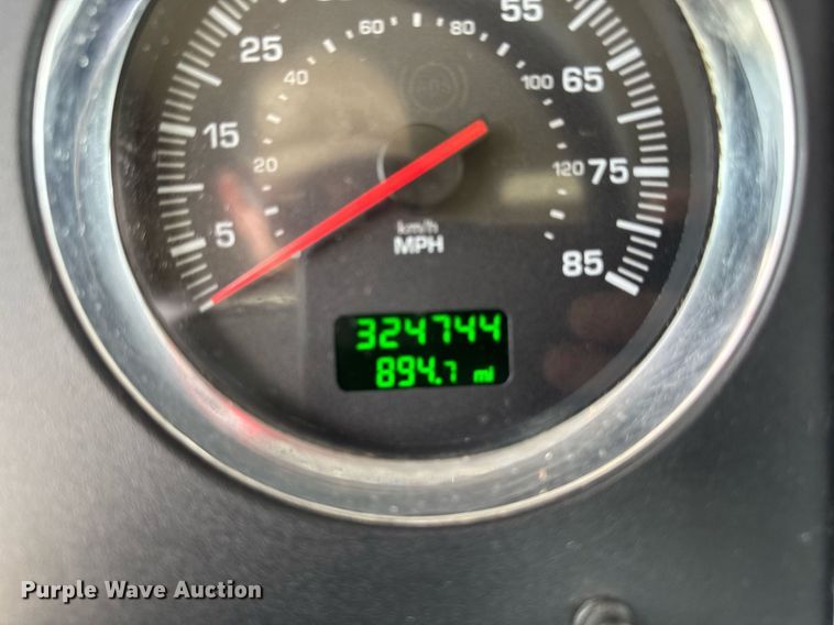 image for item DV2516 2009 Kenworth T800 semi truck