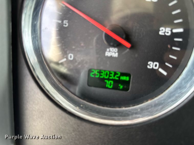 image for item DV2516 2009 Kenworth T800 semi truck