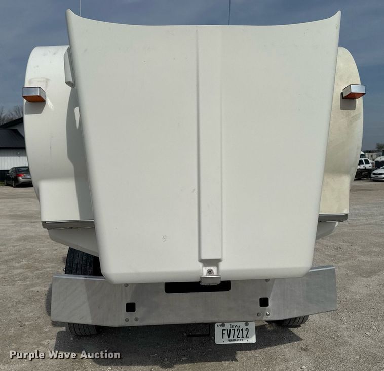 image for item DV2516 2009 Kenworth T800 semi truck