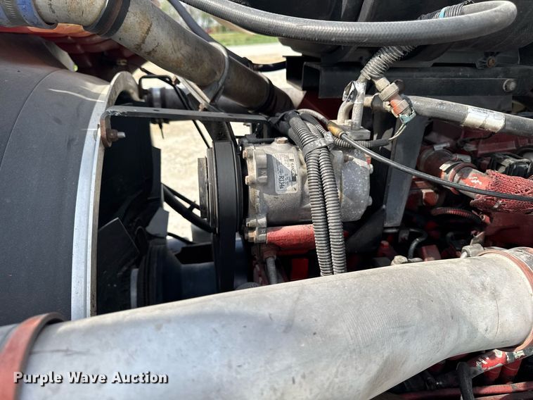 image for item DV2516 2009 Kenworth T800 semi truck