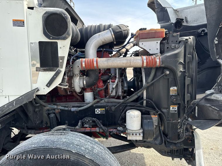 image for item DV2516 2009 Kenworth T800 semi truck