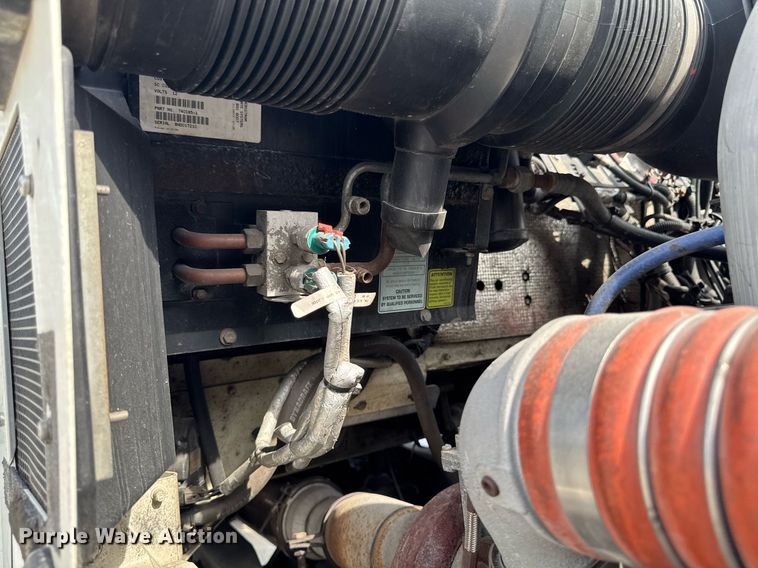 image for item DV2516 2009 Kenworth T800 semi truck