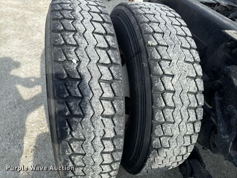 image for item DV2516 2009 Kenworth T800 semi truck