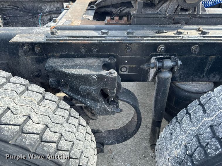 image for item DV2516 2009 Kenworth T800 semi truck