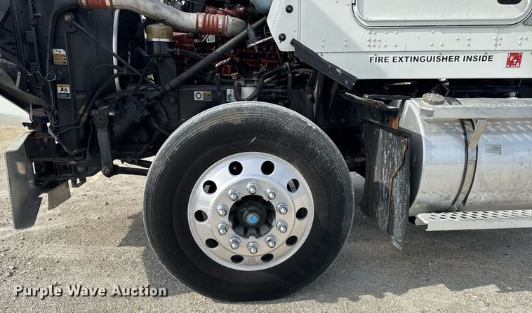 image for item DV2516 2009 Kenworth T800 semi truck