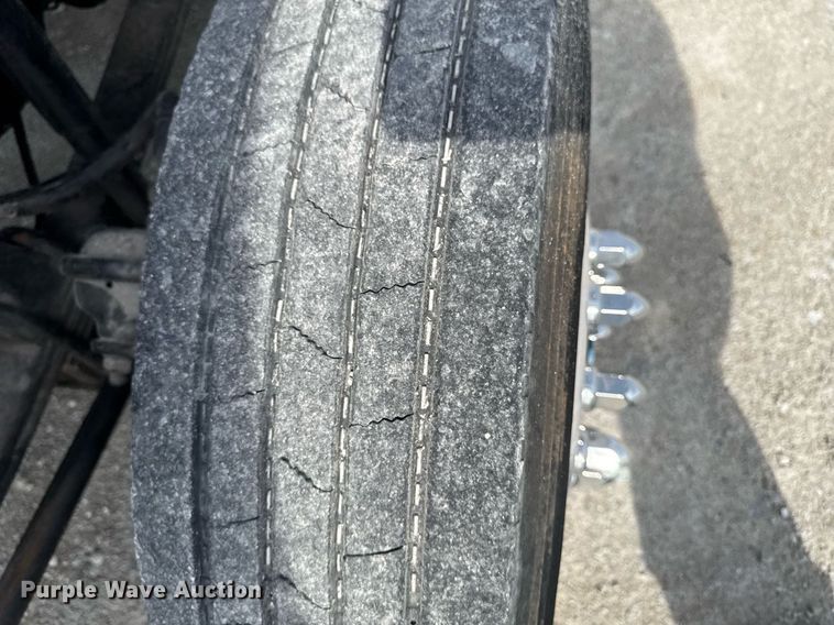 image for item DV2516 2009 Kenworth T800 semi truck