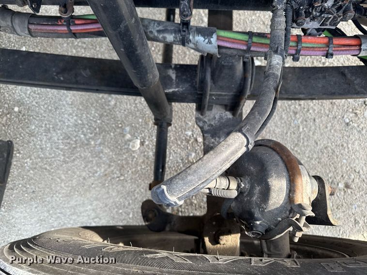 image for item DV2516 2009 Kenworth T800 semi truck