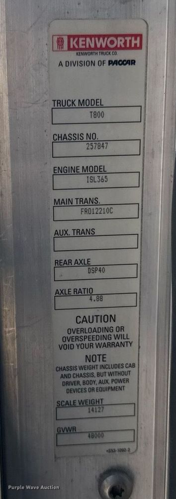 image for item DV2516 2009 Kenworth T800 semi truck