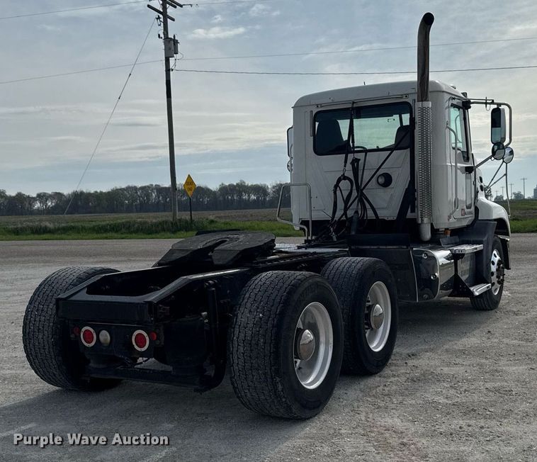 image for item DV2517 2016 Mack CXU semi truck