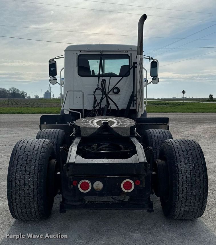 image for item DV2517 2016 Mack CXU semi truck