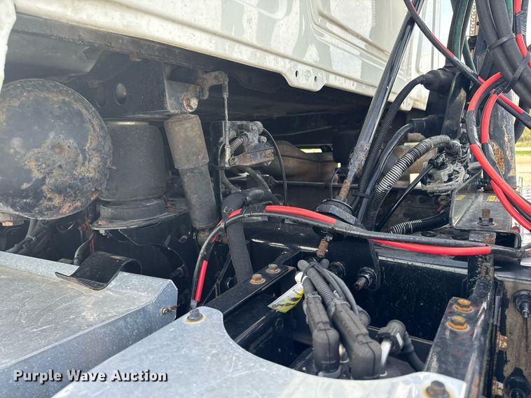 image for item DV2517 2016 Mack CXU semi truck