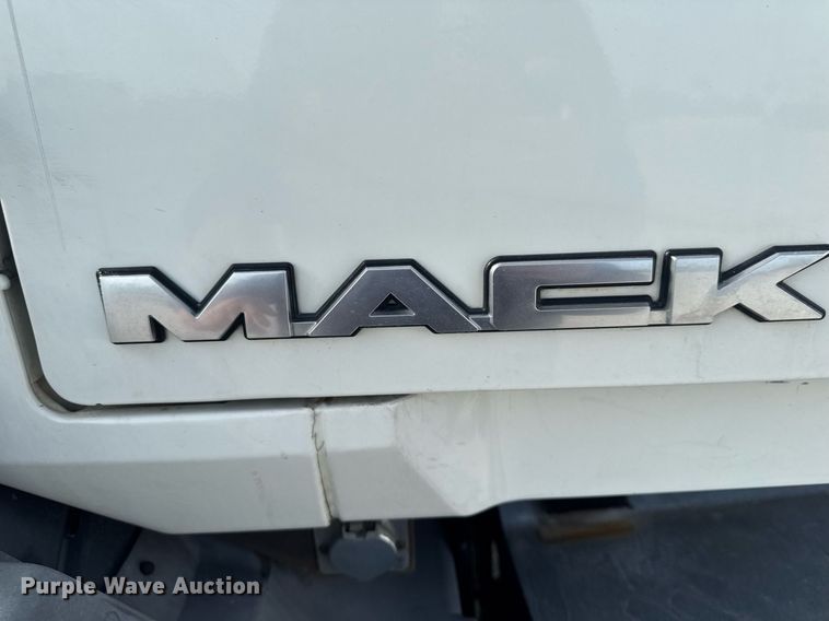 image for item DV2517 2016 Mack CXU semi truck