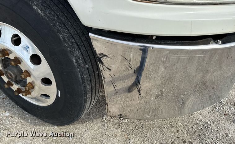 image for item DV2517 2016 Mack CXU semi truck