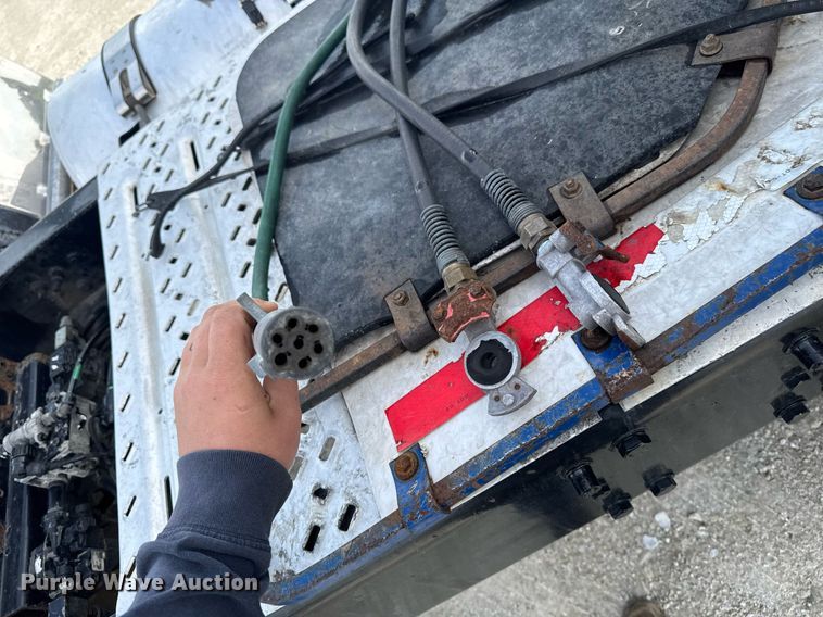 image for item DV2517 2016 Mack CXU semi truck