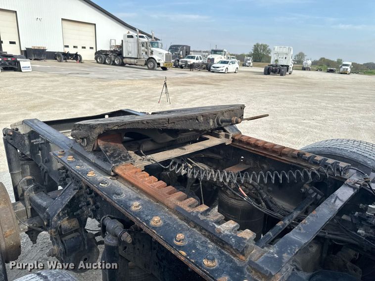 image for item DV2517 2016 Mack CXU semi truck