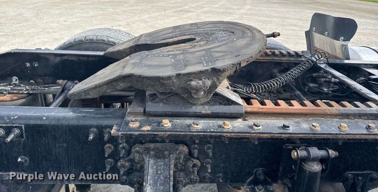 image for item DV2517 2016 Mack CXU semi truck