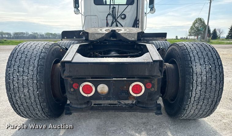 image for item DV2517 2016 Mack CXU semi truck