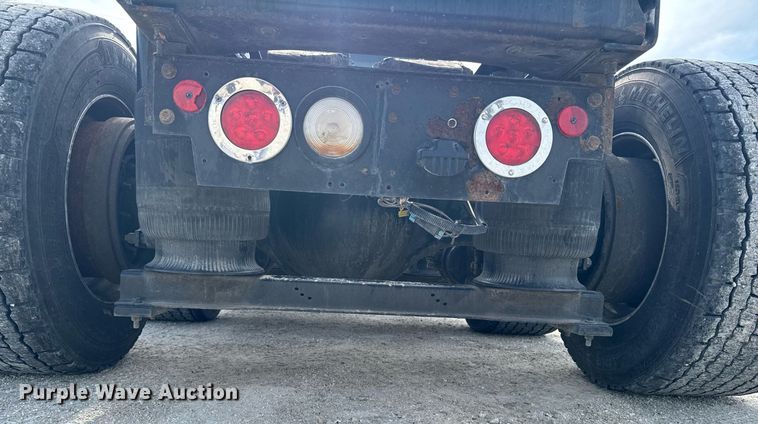 image for item DV2517 2016 Mack CXU semi truck