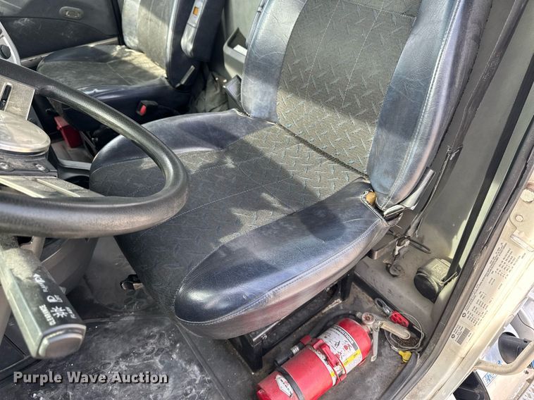 image for item DV2517 2016 Mack CXU semi truck