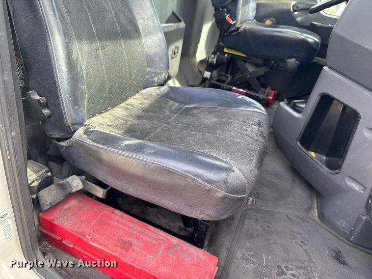 image for item DV2517 2016 Mack CXU semi truck