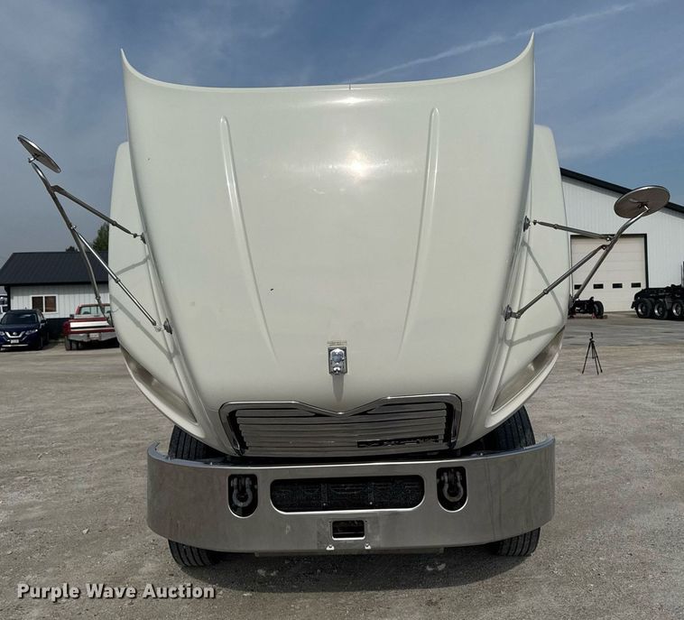 image for item DV2517 2016 Mack CXU semi truck