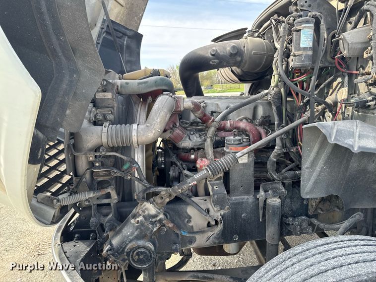 image for item DV2517 2016 Mack CXU semi truck