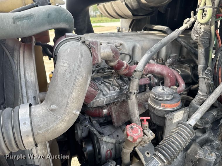 image for item DV2517 2016 Mack CXU semi truck