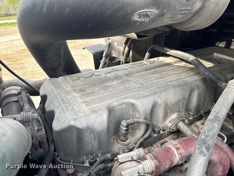 image for item DV2517 2016 Mack CXU semi truck