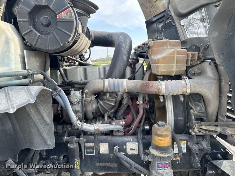 image for item DV2517 2016 Mack CXU semi truck