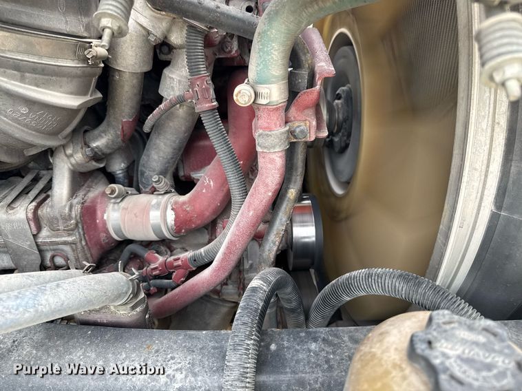 image for item DV2517 2016 Mack CXU semi truck